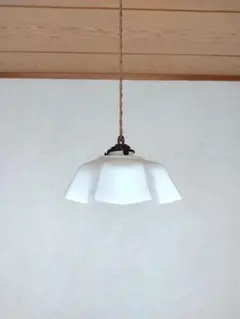オレンジ色のガラスペンダントライト ミッドセンチュリー スペース