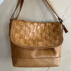レザー編み込みショルダーバッグ