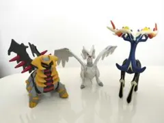 ポケモン フィギュア　モンコレセット ギラティナ レシラム ゼルネアス