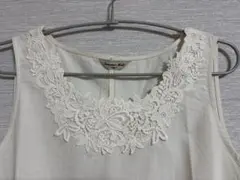 【新品タグ付】綿麻　衿レースペチワンピース　ノースリ　キナリ　サマンサモスモス