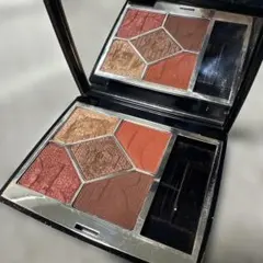 Dior サンククルール クチュール アイシャドウ 683 ルージュサーガ