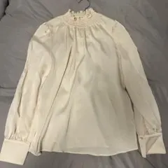 NATURAL BEAUTY BASIC クリーム色 フリル付き長袖ブラウス