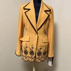 【春にピッタリ】刺繍入りオレンジテーラードジャケット　未使用　タグ付き