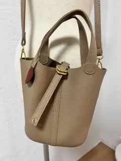 【新品】ショルダーバック　2way ベージュ×ゴールド金具