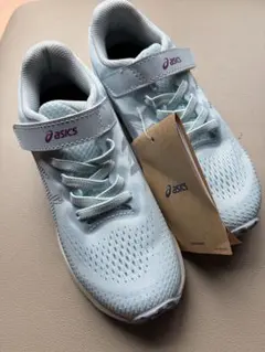 新品 ASICSのサムネイル