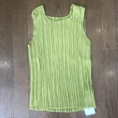新品タグ付き　大丸百貨店購入　フリーサイズ 緑 プリーツノースリーブ　伸縮性抜群