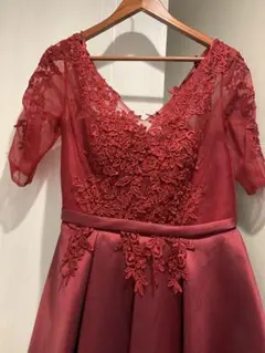 ワインレッド膝丈ワンピース、膝丈ドレス