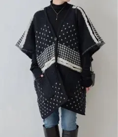 未使用近　ビアズリー ウールジャガードポンチョ　定価42,900
