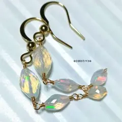 3粒オパール✢フックピアス　エチオピア産　14kgf