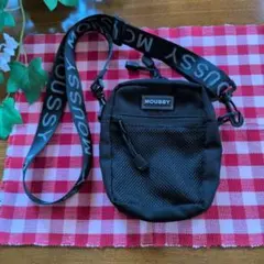 MOUSSY ブラック ショルダーバッグ サコッシュのサムネイル