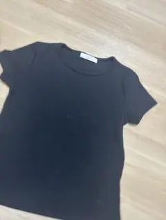 黒の半袖Tシャツ