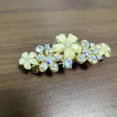 花モチーフ ゴールド ヘアバレッタ　華やかで可愛らしい雰囲気になれます♪