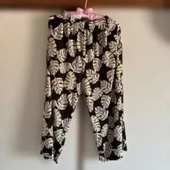 黒と白の葉柄イージーパンツ