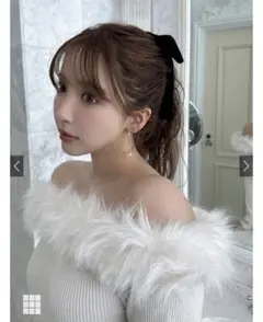 GRL 三上悠亜　ファーオフショルダーニットトップス アイボリー S