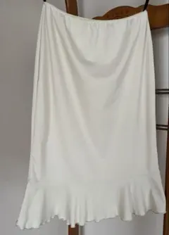 ANDRELUCIANO アイボリー タイトスカート フリル裾のサムネイル