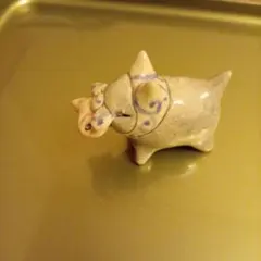 メルカリ市セール！／陶器 ねこの置物 　お魚パクリのサムネイル