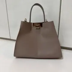 グレージュ　ハンドバッグ 合成皮革 ゴールド金具