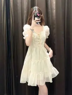 ミニ丈レースドレス　シンプルで魅力的な女子会・パーティーコーデに最適