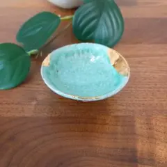 緑色の金装飾 陶器 お猪口