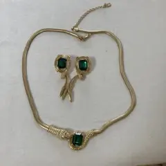 蛇モチーフ エメラルドグリーン ネックレスとイヤリングセット