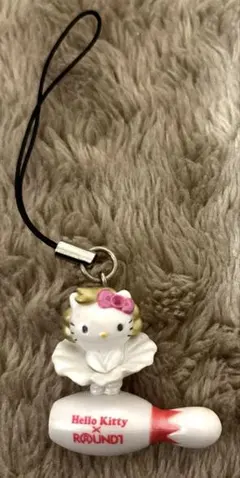限定品　ハローキティ　ラウンドワンコラボ　マリリンモンロー　ストラップ