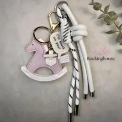 木馬 ロッキングホース キーホルダー 干支 午 馬 チャーム ピンク 縁起 開運