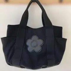 マリークワント　フラワーモチーフ付き黒ハンドバッグ