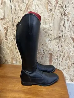 Item thumbnail for item 0132d16f-40c6-4c46-b001-b47ff0989953