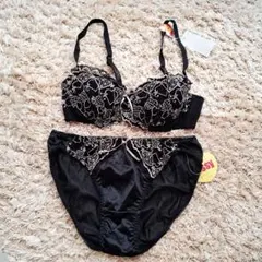 ブラジャーB70&ショーツM セット ブラック