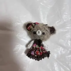 毛糸のクマぬいぐるみ 花柄ドレス