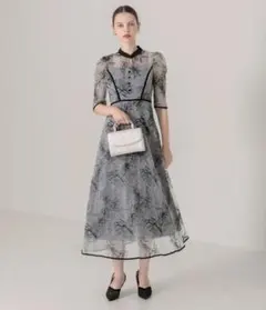 【LEJA】配色パイピングプチハイネック花柄刺繍ラメレースロング丈　Mサイズ