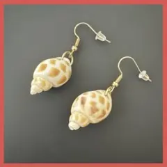 【新品未使用】貝殻モチーフ ゴールドフックピアス 揺れる 両耳用