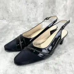 RIZ Comfort【23EEE】バックストラップ パンプス 黒 ストーン装飾