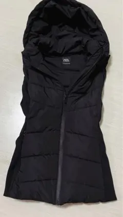 ZARA フード付き ブラック ダウンベスト XS