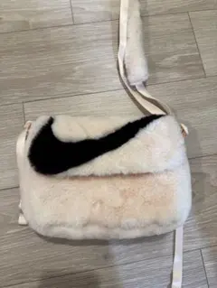 NIKE ファーショルダーバッグ