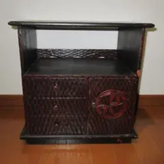 昭和レトロ鎌倉彫刻飾り棚茶箪笥テレビ台ミニチェスト和家具アンティーク伝統工芸品 昭和レトロ鎌倉彫刻飾り棚茶箪笥テレビ台ミニチェスト和家具