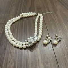 パールとクリスタルのネックレスとイヤリングセット