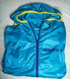 アディダスのナイロンジャケット