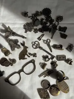 アンティークゴールド　チャーム　ペンダントトップ　金古美　大量まとめ売り