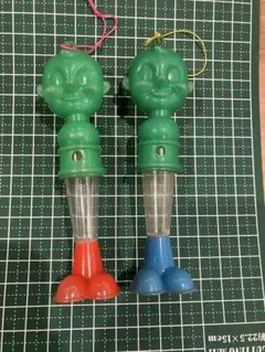 昭和レトロ 人形付き玩具 2本セット 水鉄砲 笛 当時物 駄菓子屋 おもちゃのサムネイル