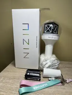 NiziU OFFICIAL LIGHT STICK・公式ペンライトカバーリク付 - メルカリ