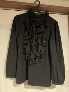 フリル付きブラック長袖シャツ Lサイズのサムネイル