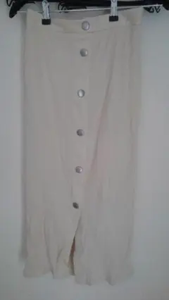 GU　ジーユー　フロントボタンスカート