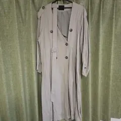 ベージュ ダブルブレスト トレンチコート