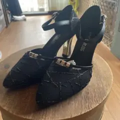 ビジュー付きブラックハイヒールパンプス