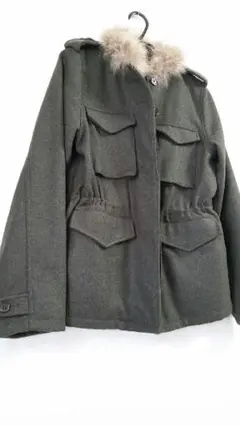 カーキ ダウンジャケット