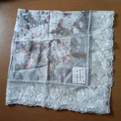 宇野千代　桜の花柄レースエッジハンカチ63㌢角