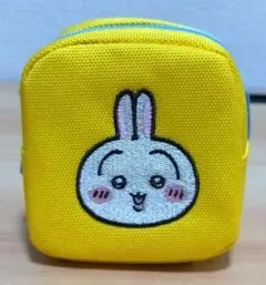 ちいかわ　カラナビ付き刺繍スクエアミニポーチ　うさぎ