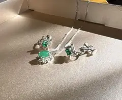 エメラルドグリーン イヤリング＊ネックレスセット