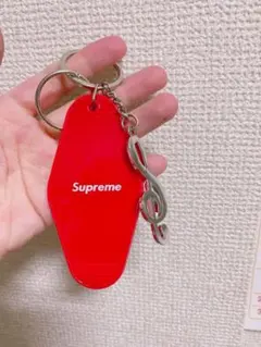 Supreme キーホルダー レッド ト音記号のサムネイル